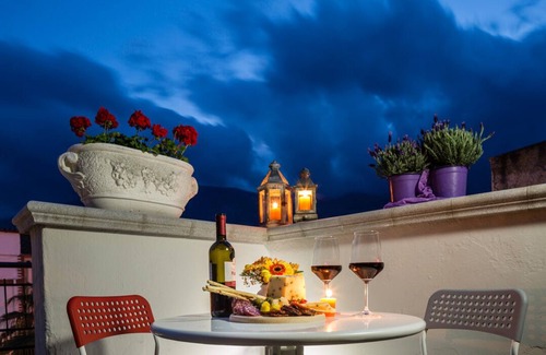 Villa Grazia di Carini Apartment | Large apartment with air conditioning, Wi-Fi 3 bedrooms 3 bathrooms sleeps 11