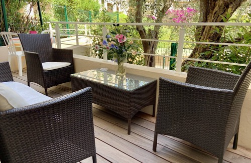 Prado - Republique Apartment | Large apt 4 persons, quiet, airy, comfortable, swimming pool, garage, near beaches