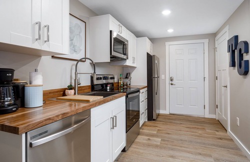 Traverse City Apartment | Large Apt | Downtown | AC | Beach | Shops | Walk |