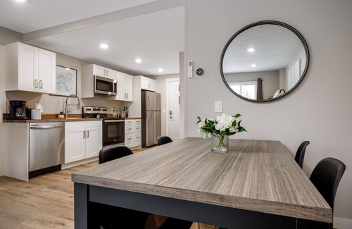 Traverse City Apartment | Large Apt | Downtown | AC | Beach | Shops | Walk |