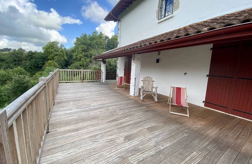 Hasparren Villa | Large Basque house 14 pers, pool, game room, internet, charging station