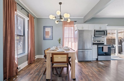 Downtown Omaha House | Large BDRM W/private Nook Near UNMC/Blackstone - Shared House