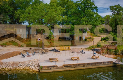 Lake Ozark House | Large Beach Cabin, Private/Shared Beach Family Cabin
