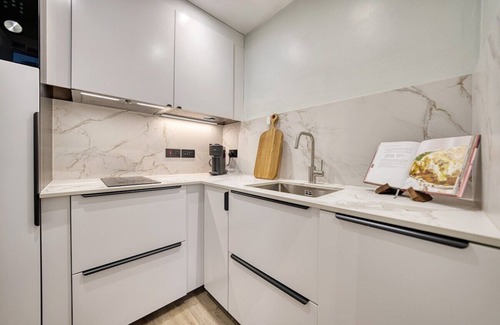 East End Apartment | large bed-sit central apartment