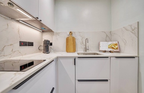 East End Apartment | large bed-sit central apartment