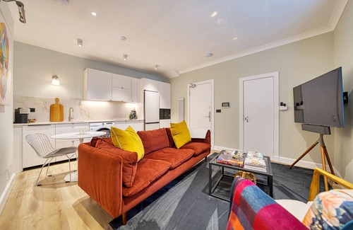 East End Apartment | large bed-sit central apartment