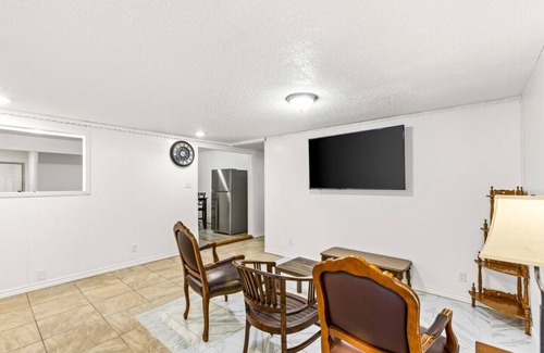 La Marque House | Large bedroom with King bed#5/near Texas City