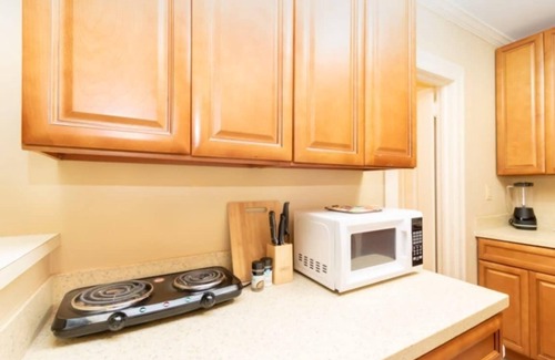 Columbus House | Large BnB with Pool! The White House & Cottage