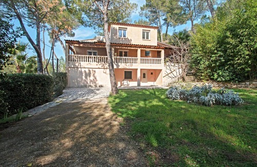 Montferrier-sur-Lez Villa | Large Bucolic Villa with pool, 12 pers, WiFi