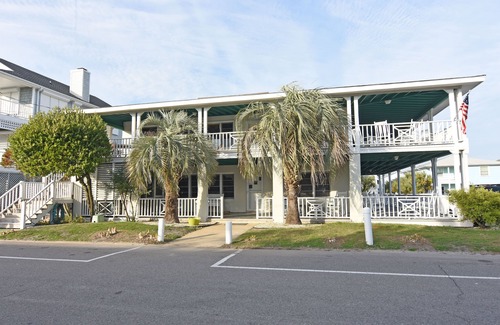 Wrightsville Beach House | Large classic beach cottage - great for large groups!