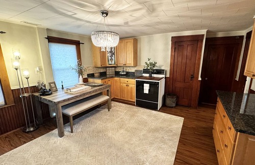 Danvers House | Large, Comfortable & Conveniently located Home