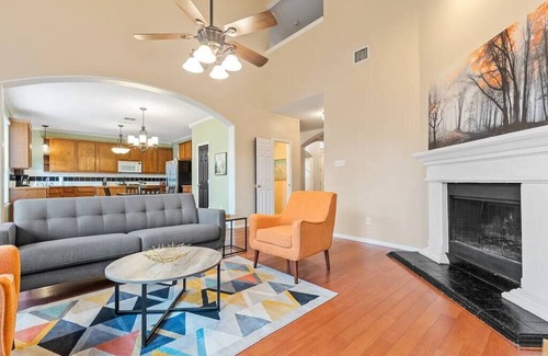 South Arlington House | Large Comfy 4BR Retreat/Great Location ~Fam/Group