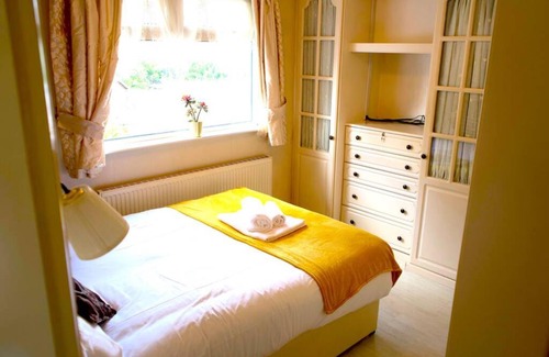 Smethwick House | Large & Comfy House in Birmingham, 4 Bedroom,Secured Free parking ,Free wifi