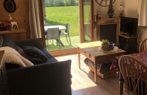 Samoens Apartment | Large, cosy studio with indoor and outdoor pool and bicycles 10 minutes' walk from the village