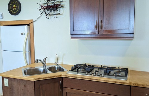 Kingsville Cottage | Large Cottage Overlooking Sunsets & North Bay of Pelee Island