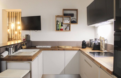 Asnieres-sur-Seine Apartment | Large cozy nest on the outskirts of Paris