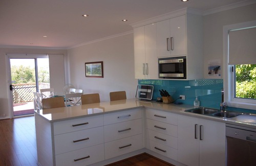 Bridport House | Large Deck - Beaches Nearby