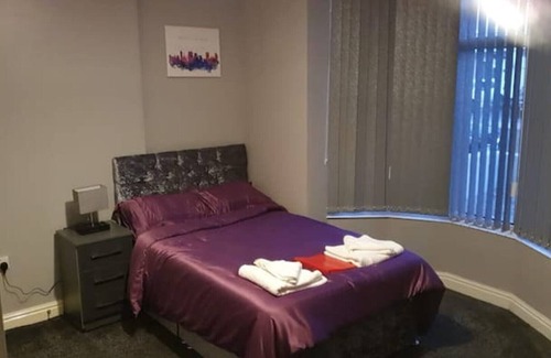 Yardley House | Large Double En-Suite Room near NEC, BHX & City