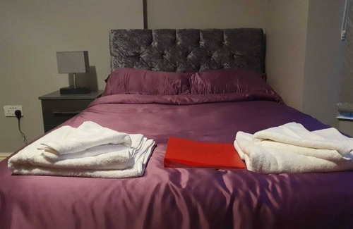 Yardley House | Large Double En-Suite Room near NEC, BHX & City