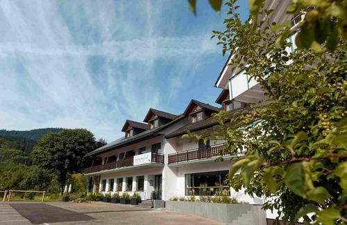 Guckinsdorf Apartment | Large double room with mountain view, 25sqm
