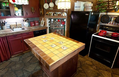 Glen Rose House | Large Family Home. Dinosaur Tracks just Upstream!