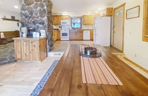 Big Bay House | Large Family Home on Petenwell Lake