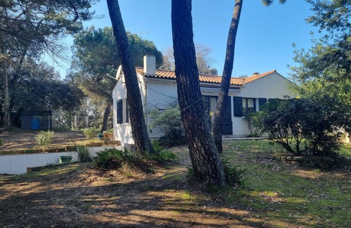 Saint-Pierre-d'Oleron House | Large family house, large garden in an oyster site close to the beach