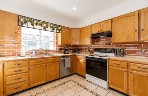 Sheridan House | Large Family Size Home Near Lakes, Rivers and Historical Attractions.
