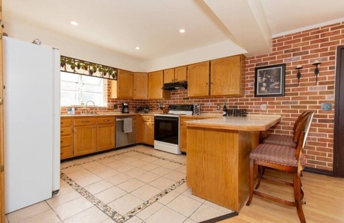 Sheridan House | Large Family Size Home Near Lakes, Rivers and Historical Attractions.