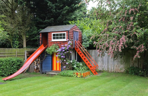 Surlingham Cottage | Large Family Studio Cottage Near Norwich