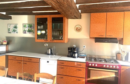 Champigne Cottage | Large farmhouse, north of Angers, 13 bedrooms with swimming pool, 2 minutes from Les Briottières