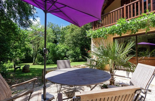 Nantheuil House | Large farmhouse with private garden