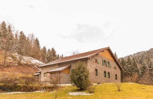 Servance-Miellin Cottage | Large family house in the Vosges with Alsatian stove and near l'Ognon waterfall