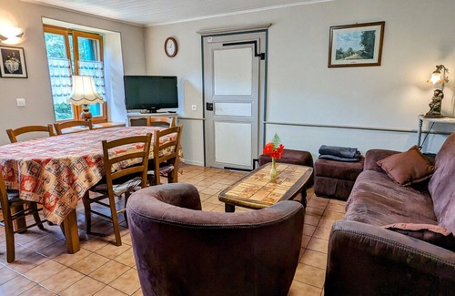 Servance-Miellin Cottage | Large family house in the Vosges with Alsatian stove and near l'Ognon waterfall