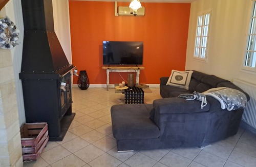Montazeau House | Large gîte in the heart of nature Sleeps 15 Pets welcome 17€