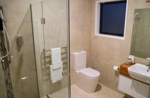 Greymouth House | Large Group Greymouth accommodation 2 houses with 7 bedrooms 6 queens 6 single beds 5 bathrooms 5 toilets