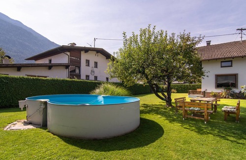 Silz Apartment | Large holiday apartment with pool in Silz