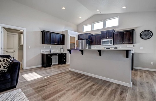 South Richland House | Large Home, Garage, Large Fenced Yard #6218