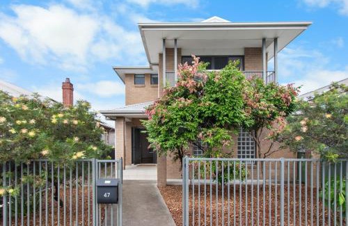 Mayfield House | Large Home in Mayfield