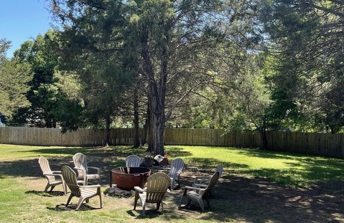 Oxford House | Large home in quiet neighborhood 5 minutes from Campus!