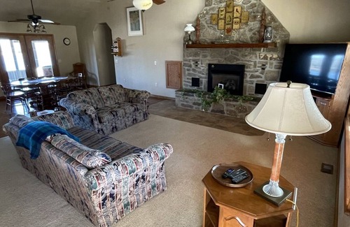 Horseshoe Bend House | Large Home on beautiful Crown Lake