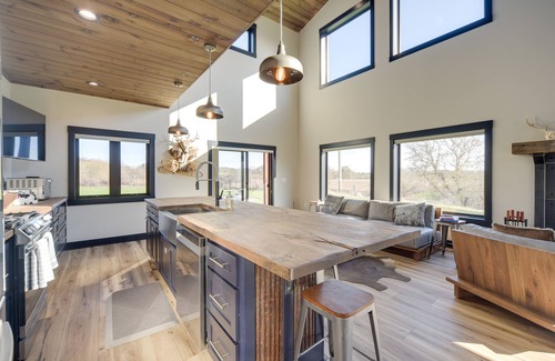 Sand Creek Cabin | Large Home w/Land in Prairie Farm!