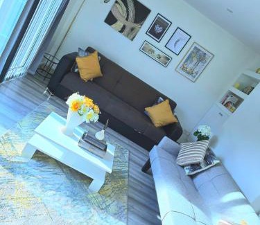 Chatham Apartment | Large House, Home for Contractors- Park Free