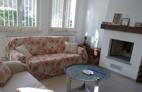 Roccamare House | Large house in the Pinewood with garden for families or groups of friends.