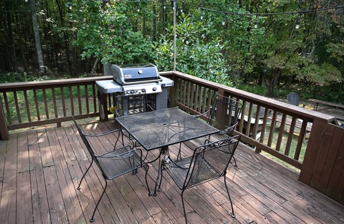 Athens House | Large House, Room to Roam, 5BR Sleeps 12 in Athens
