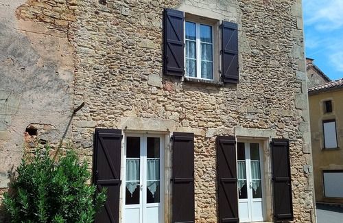 Lacapelle-Biron House | Large house with loggia and fireplace