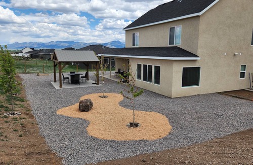 Panguitch House | Large House with 3 King Beds 20 minutes from Bryce Canyon