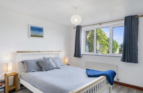 Newlyn House | Large House with Panoramic Sea Views & Parking