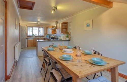 Newlyn House | Large House with Panoramic Sea Views & Parking