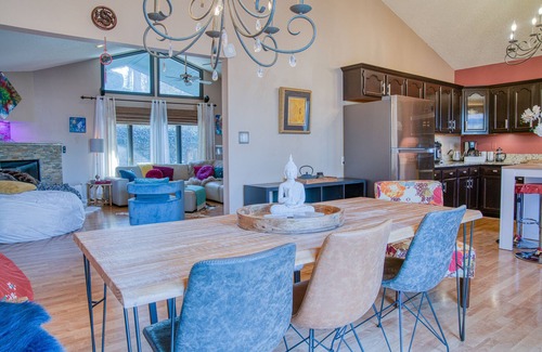 Asheville House | Large King Suite- Hot Tub-12 min to town- sleeps 8
